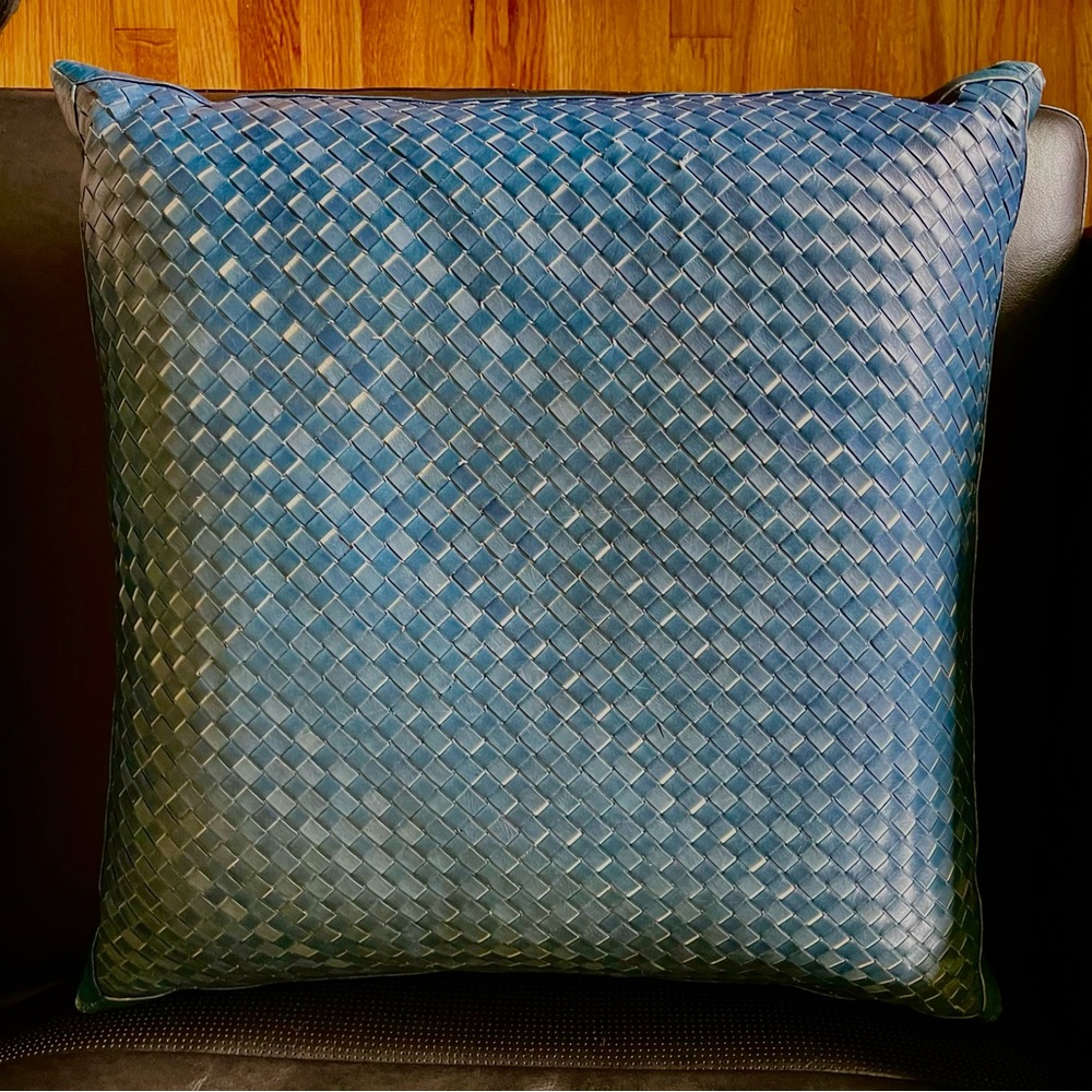 Lance leather pillow. Blue.